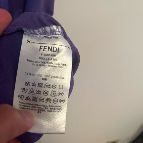 Fendi T-Shirt size Medium - Picture 7 of 7